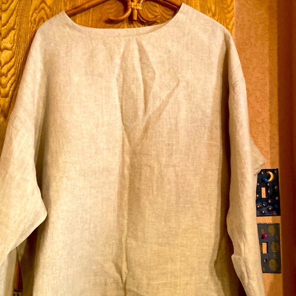 Match Point/ LaFixsun Tops - NWT Match Point khaki linen long sleeved top with tailored hem and slit …